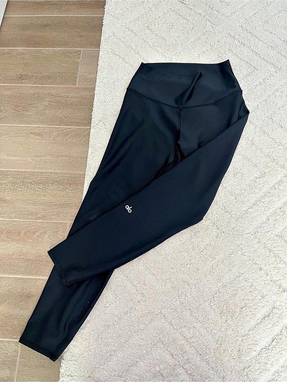 Alo Yoga High-Waist Airlift Leggings – Black – Size L
